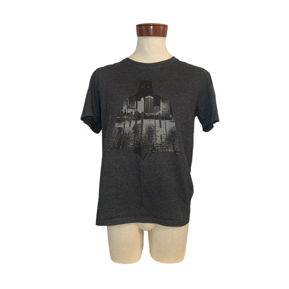 Batman men’s grey Batman Gotham silhouette t-shirt sz M